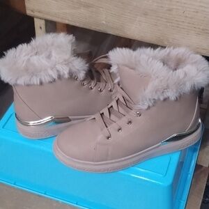 NIB Tan BOOTS UNBRANDED SZ.8 WITH FUR